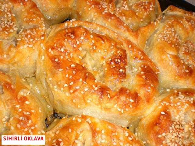 Ispanaklı Gül Böreği